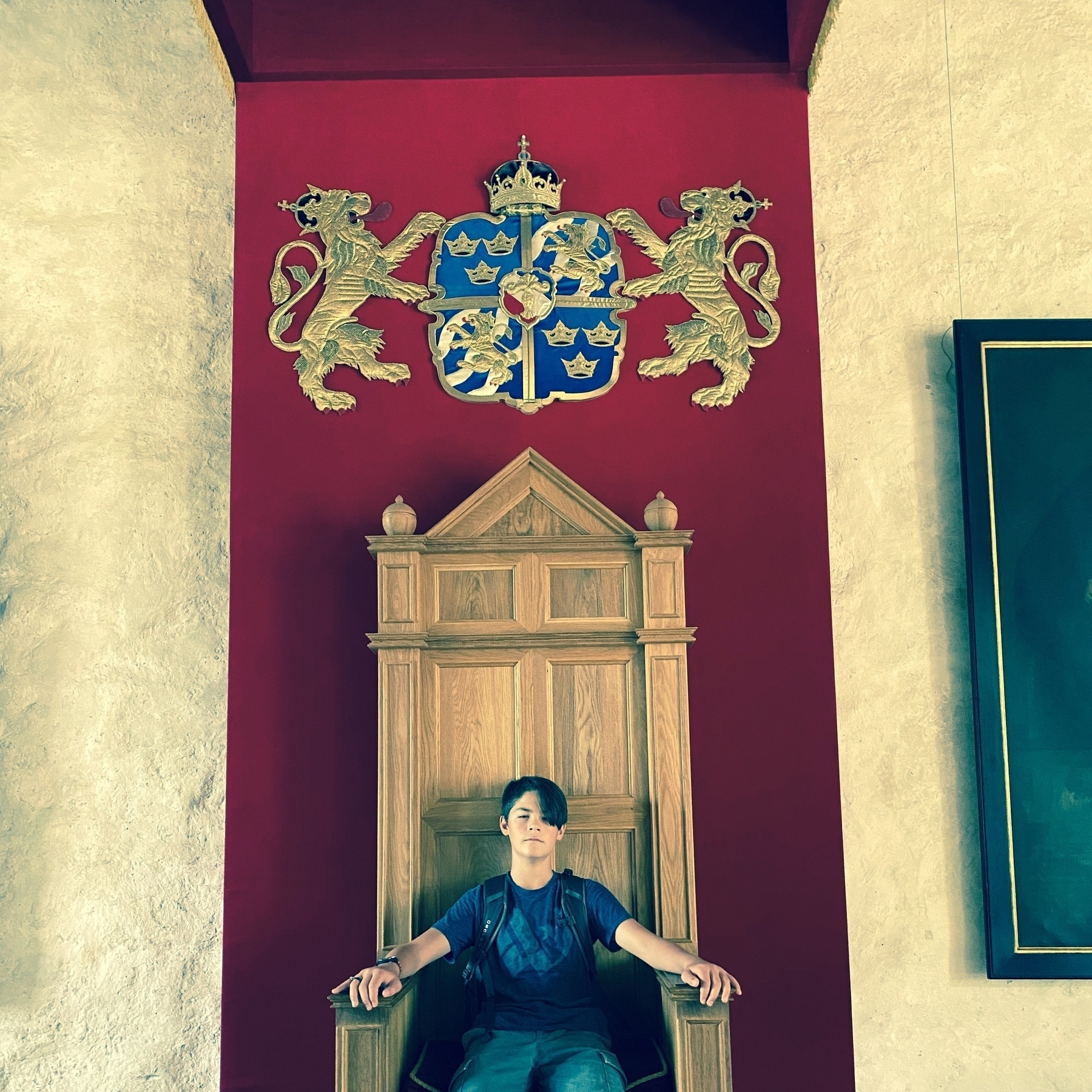 me on a throne being bery dramatic
